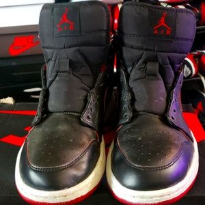 Air Jordan Retro 1 (BRED)